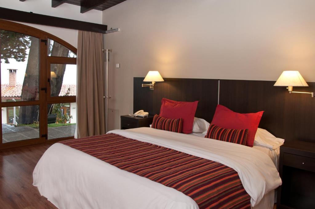 Monasterio Hotel Boutique San Carlos de Bariloche Phòng bức ảnh